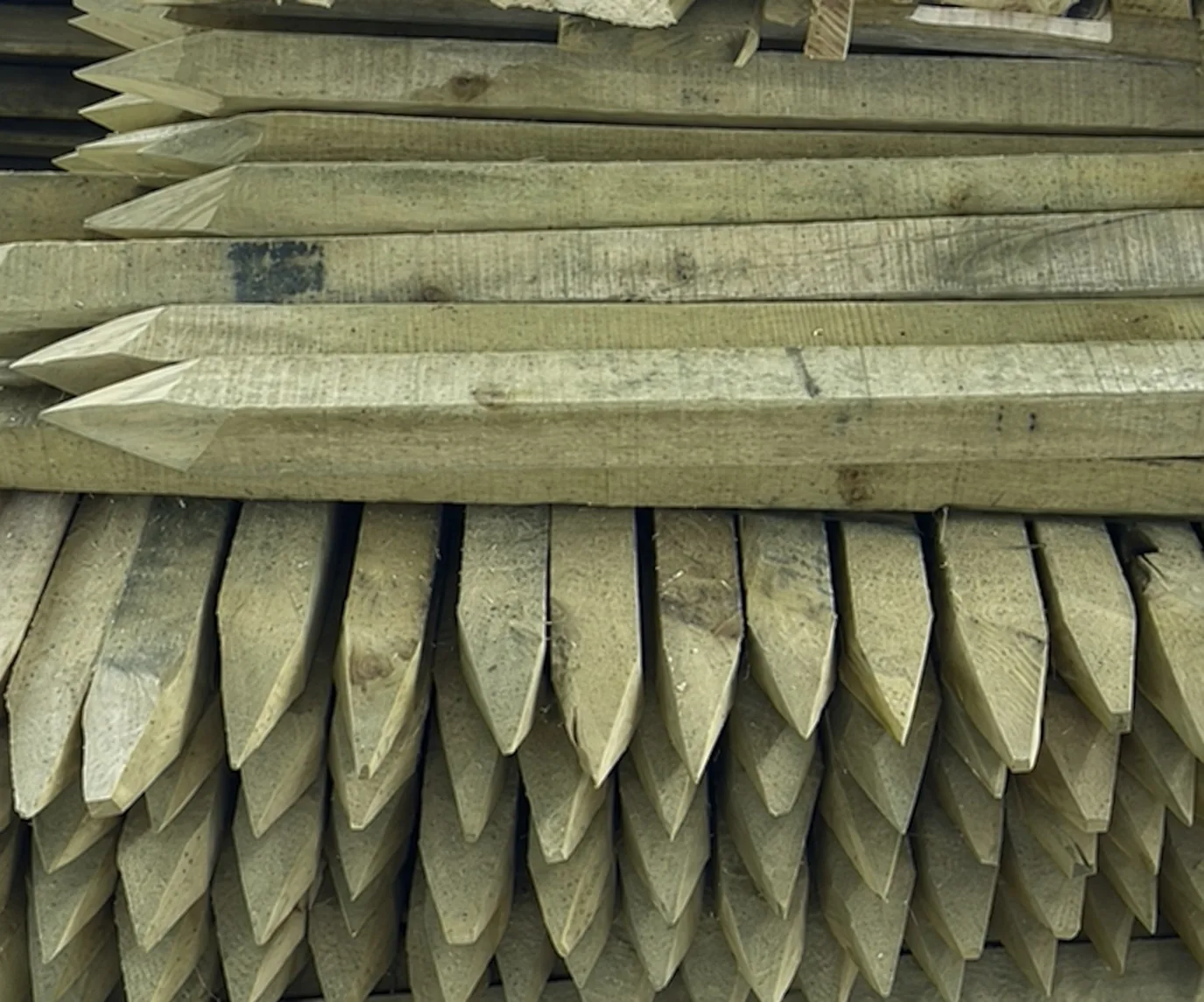 Estacones de madera inmunizada con punta
