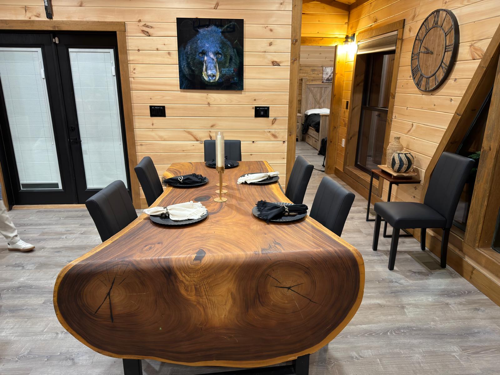 Mesa de comedor live-edge en madera de teca para exportación